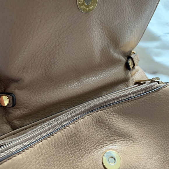 Michael Kors crossbody - Picture 3 of 3